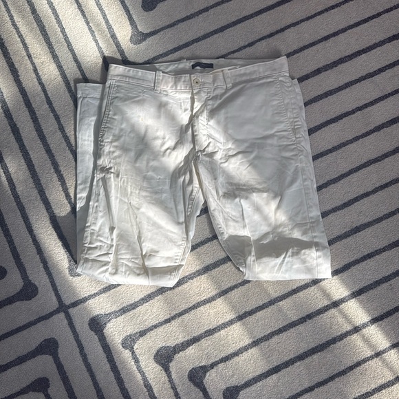 Banana Republic Men’s White Chinos. - Picture 2 of 8